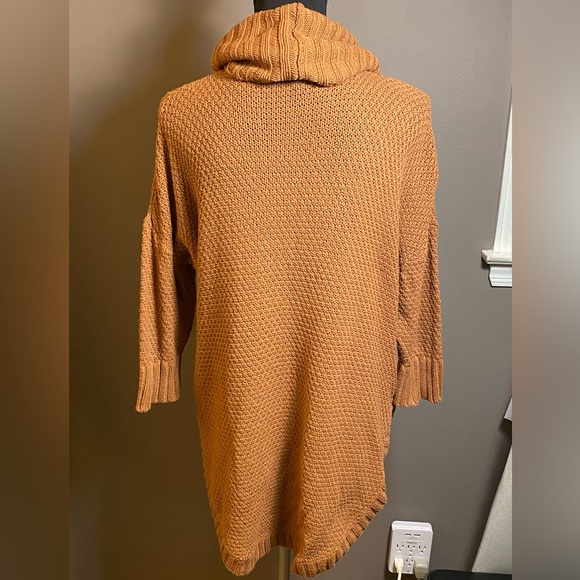 Express Tunic Sweater - Picture 2 of 4